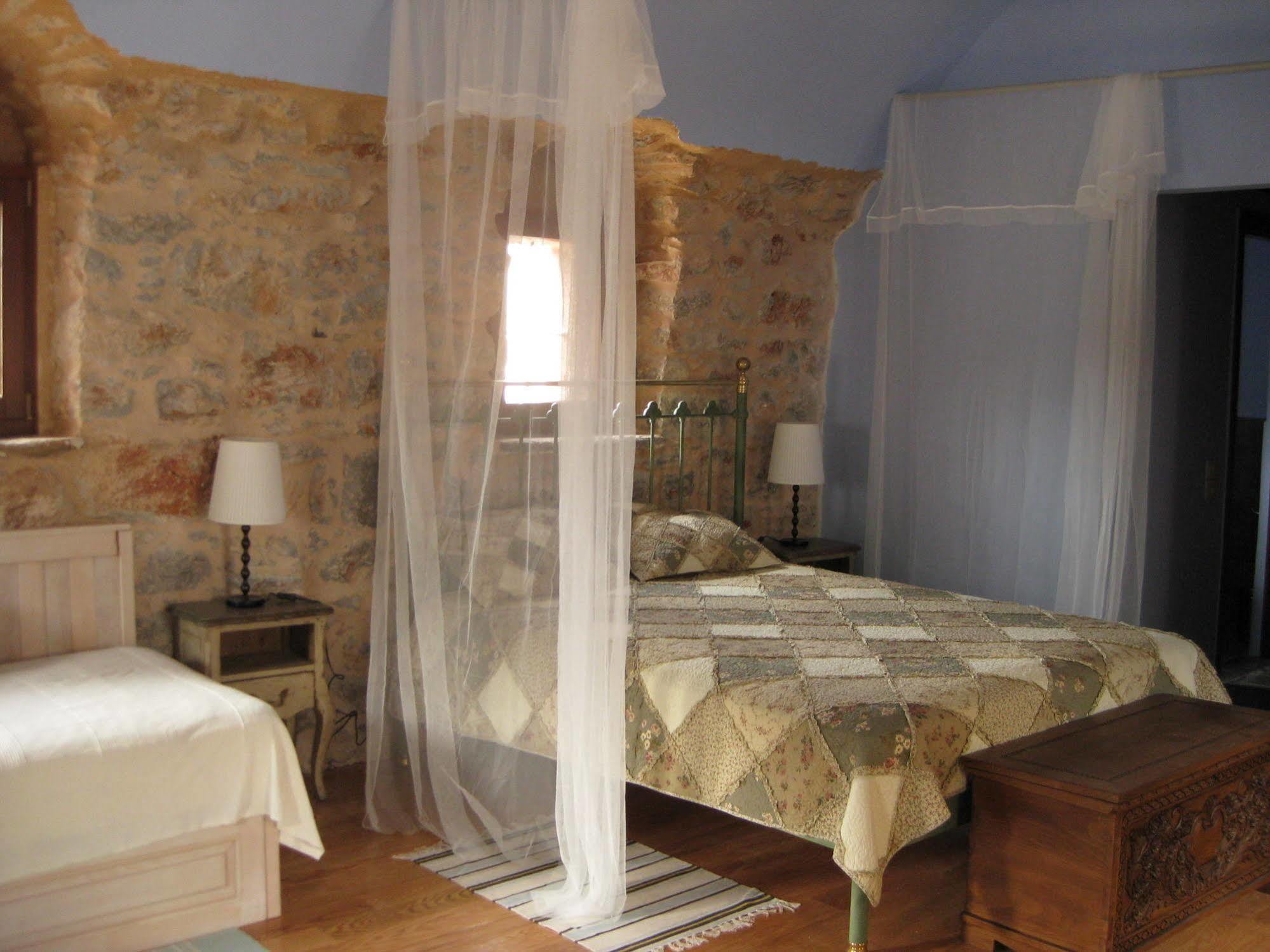Traditional Hotel Ianthe Vessa Екстер'єр фото